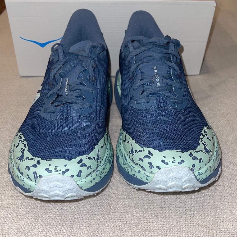 ❗️NEW women’s HOKA Speedgoat 6 GTX❗️ - Picture 2 of 6